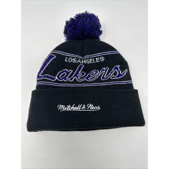 MENS MITCHELL & NESS NBA SCRIPT POM BEANIE HWC LAKERS - BLACK - Picture 3 of 6